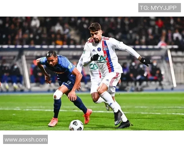 欧联杯本菲卡与里昂激战成平局神奇扑救引发全场热议与转会传闻