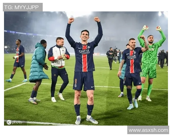 那不勒斯大胜巴黎圣日耳曼帽子戏法引爆全场战术分析与精彩瞬间回顾