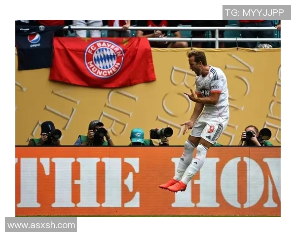 世界杯精彩对决曼联6-2战胜拜仁乌龙球瞬间引发全场狂欢战术分析