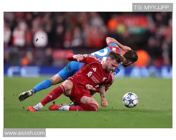 欧冠激战：那不勒斯险胜马竞乌龙球引发争议与激情四溢的全场反响