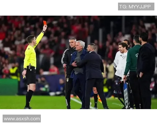 西甲激战:本菲卡大胜巴黎圣日耳曼引发争议判罚全场沸腾 西甲激战:本菲卡大胜巴黎圣日耳曼引发争议判罚全场沸腾