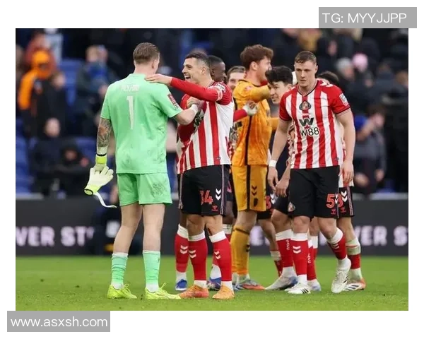 足总杯惊现冷门里昂绝杀曼城红牌事件引发全场热议