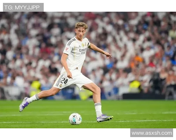 德甲激战皇马险胜那不勒斯乌龙球引发全场争议与热议