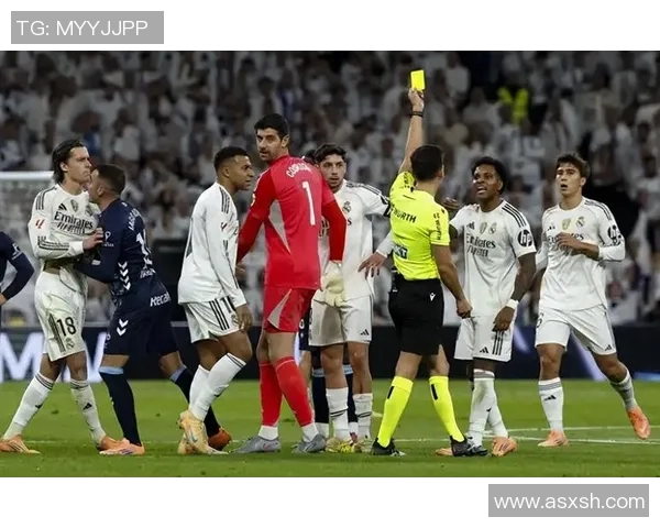 足总杯激战皇马凭补时绝杀巴黎圣日耳曼引发争议判罚全场沸腾